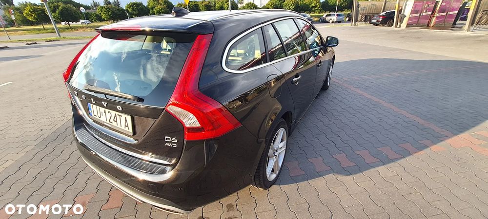 Volvo V60 D6 AWD Plug-in Hybrid R-Design Summum - 5
