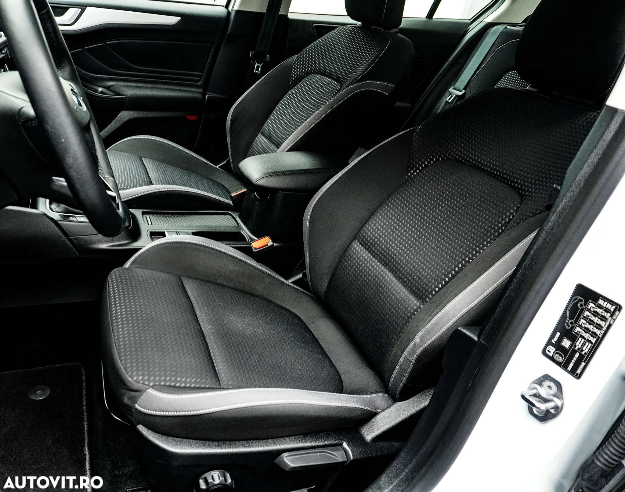 Ford Focus 1.0 EcoBoost Titanium Business - 14