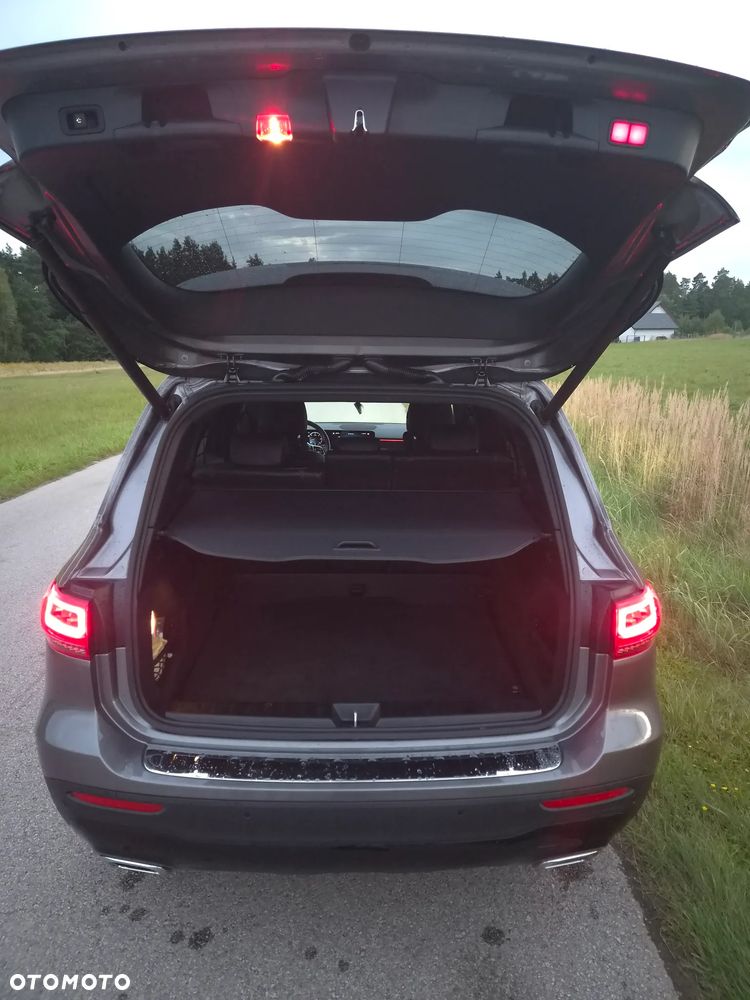 Mercedes-Benz GLB - 11