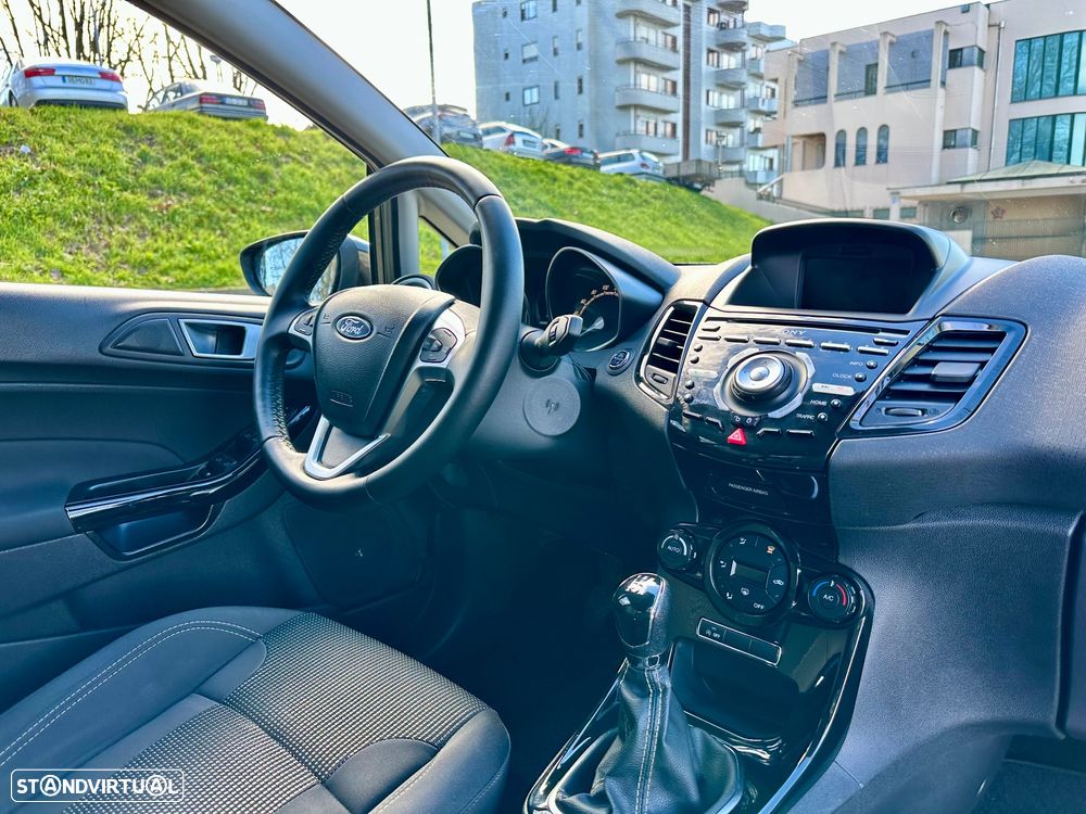 Ford Fiesta 1.5 TDCi Titanium - 38