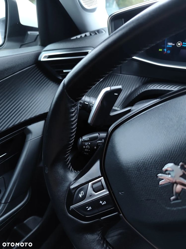 Peugeot 2008 1.2 PureTech Allure S&S EAT8 - 25