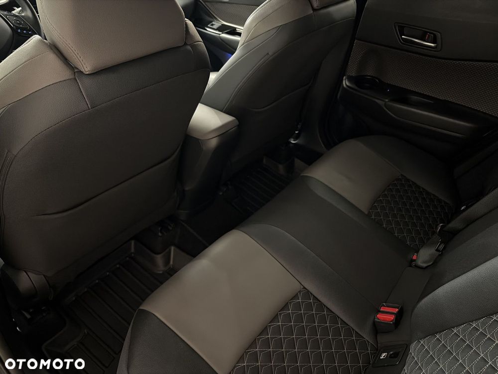 Toyota C-HR 2.0 Hybrid Executive - 11
