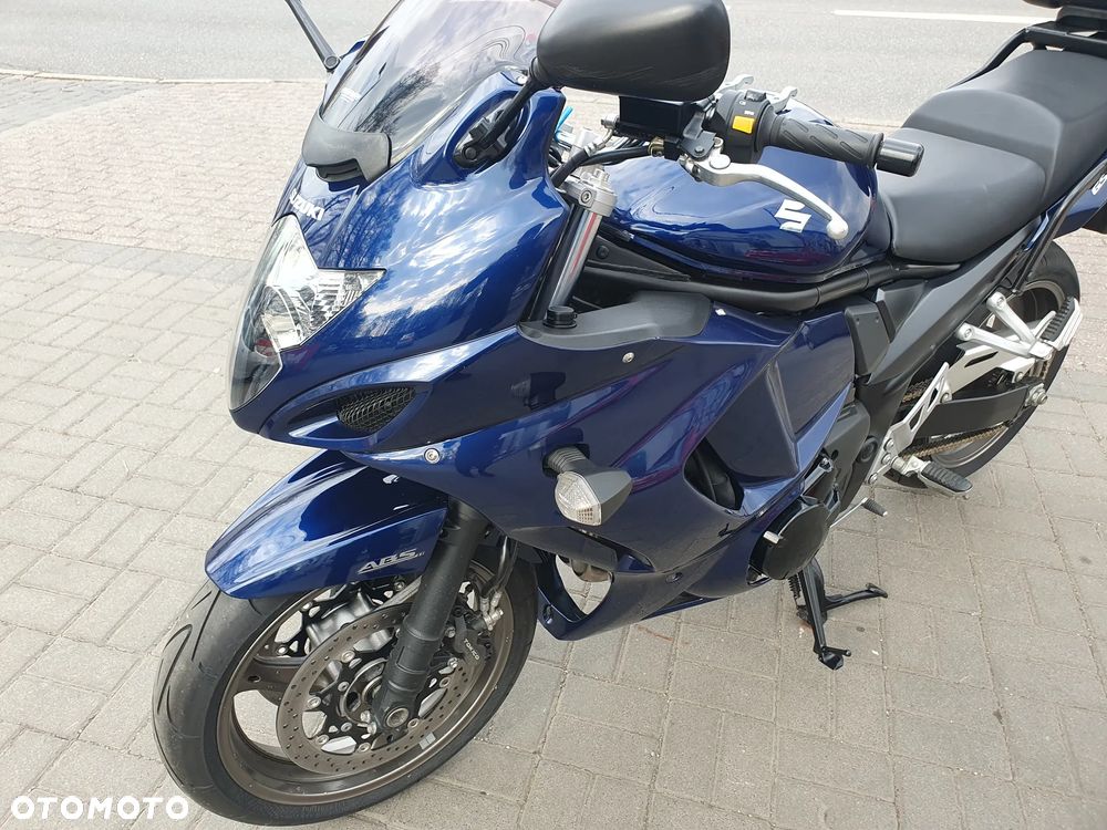 Suzuki GSX - 32