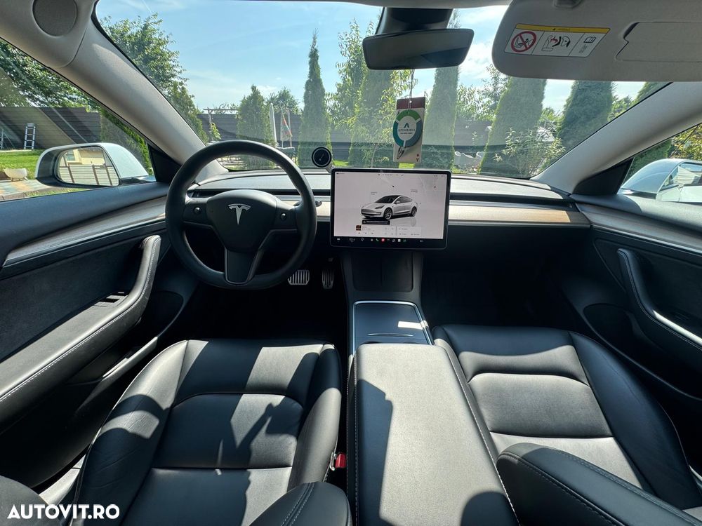 Tesla Model 3 - 5