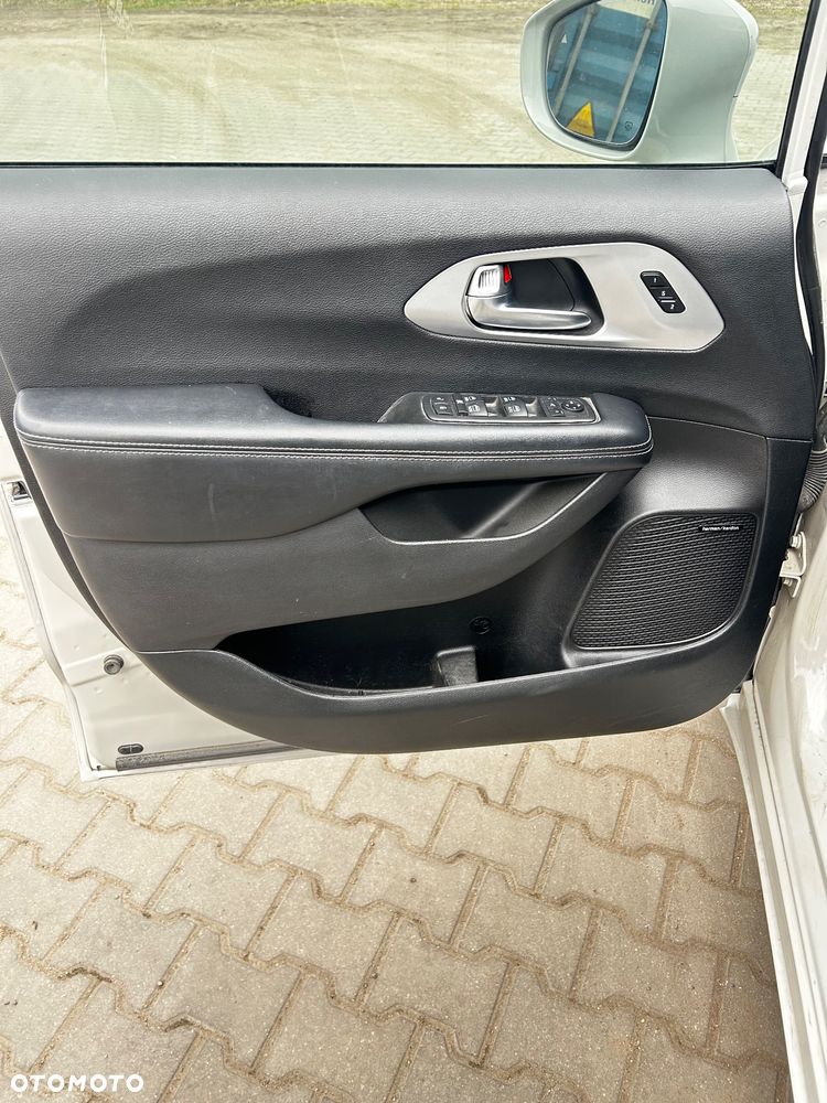 Chrysler Pacifica - 15