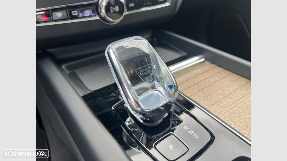 Volvo XC 60 2.0 T6 PHEV Plus Dark AWD - 18