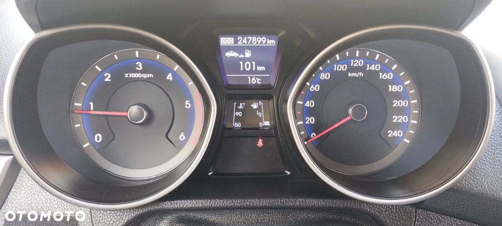 Hyundai i30 1.6 D Classic + - 13