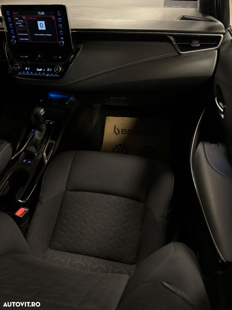 Toyota Corolla 1.8 Hybrid Team Deutschland - 8