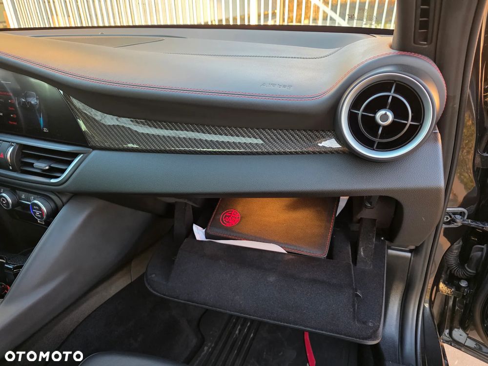 Alfa Romeo Giulia 2.0 Turbo 16V AT8-Q4 Estrema - 39