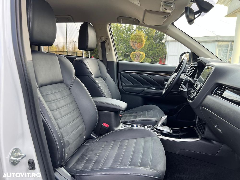 Mitsubishi Outlander 2.4 4WD Plus - 8