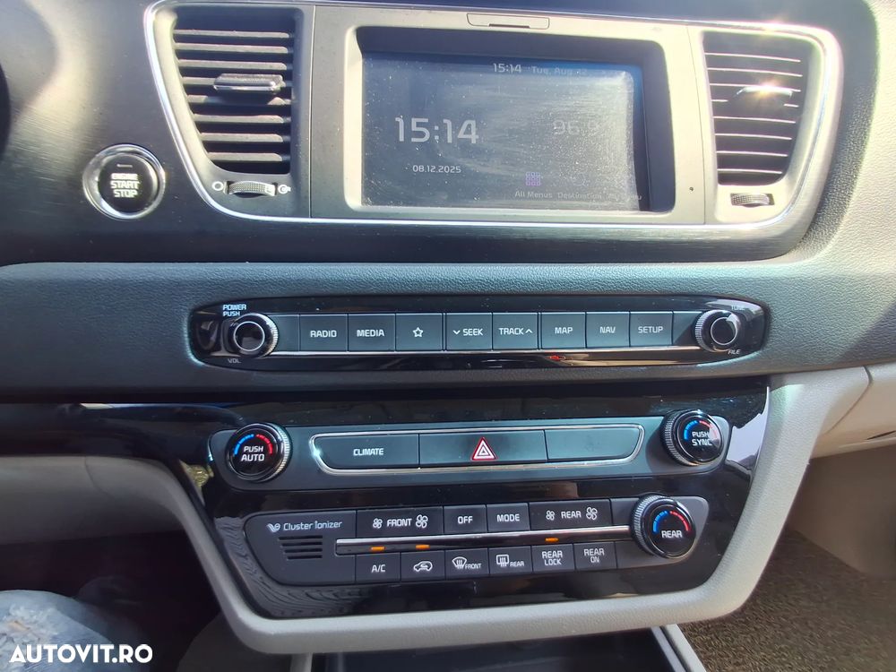 Kia Carnival - 23