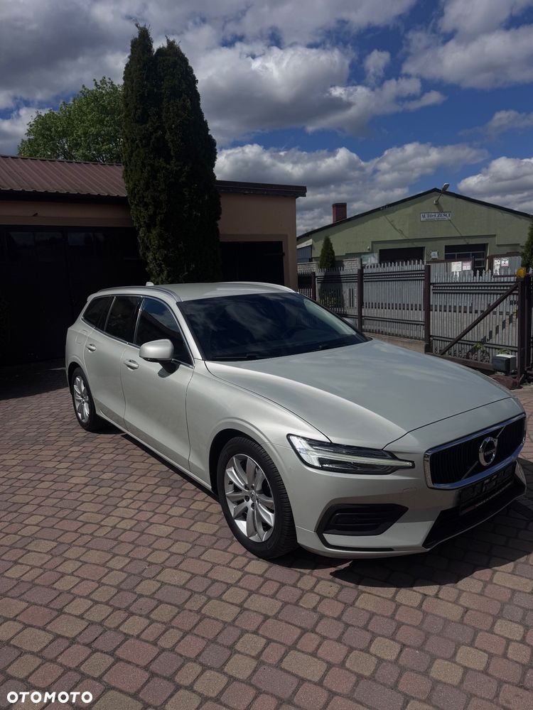 Volvo V60 D4 Momentum Pro - 1