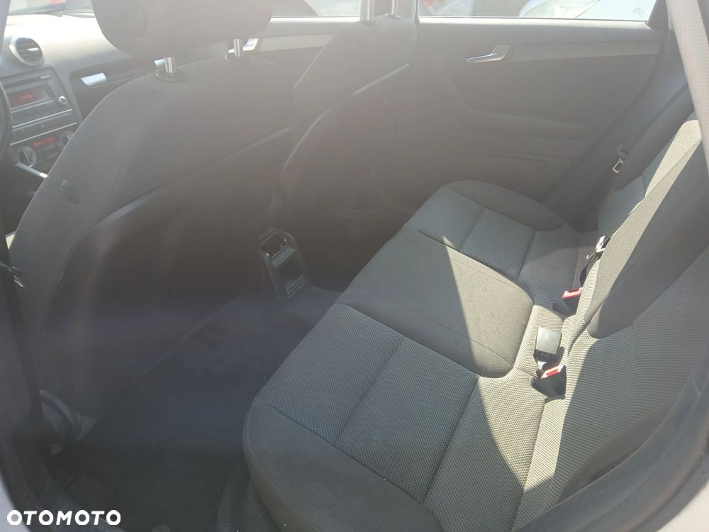 Audi A3 Sportback 1.6 TDI DPF Ambiente - 9
