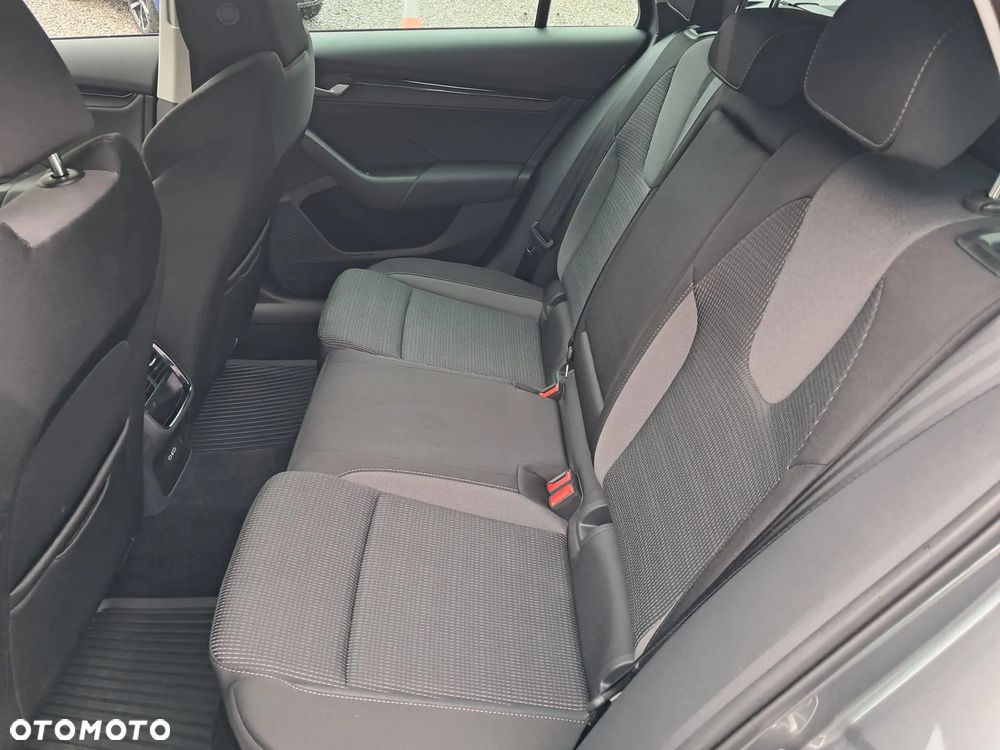 Skoda Octavia 1.5 TSI mHEV Selection DSG - 26