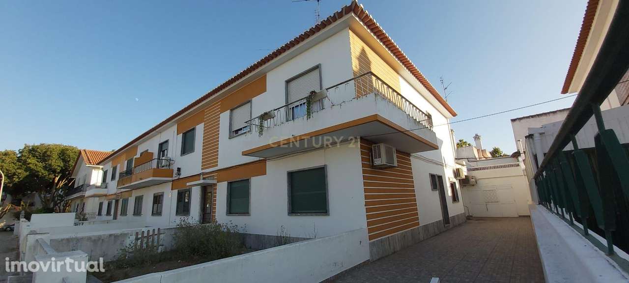 BEJA-ALENTEJO,   Rés-do-Chão com  4 Quartos ,Terraço,  Garagem e espaç - Grande imagem: 2/33