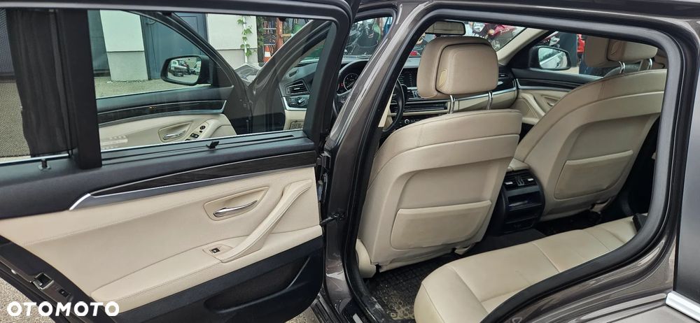 BMW Seria 5 525d - 12