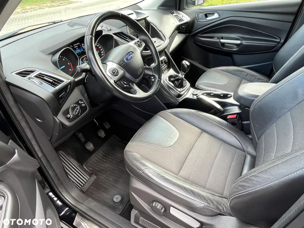 Ford Kuga 2.0 TDCi 2x4 Titanium - 32