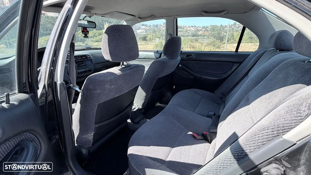 Honda Civic 1.5i LS - 12