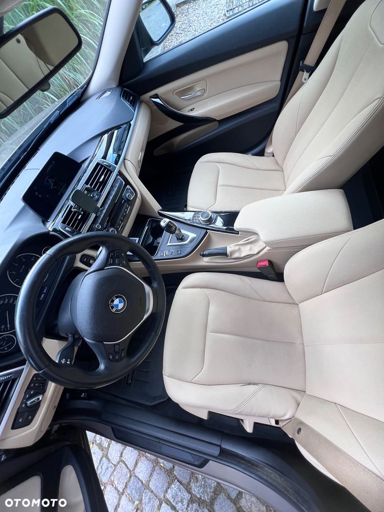 BMW Seria 3 320d xDrive - 10