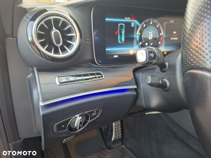 Mercedes-Benz Klasa E 400 d 4-Matic 9G-TRONIC - 23