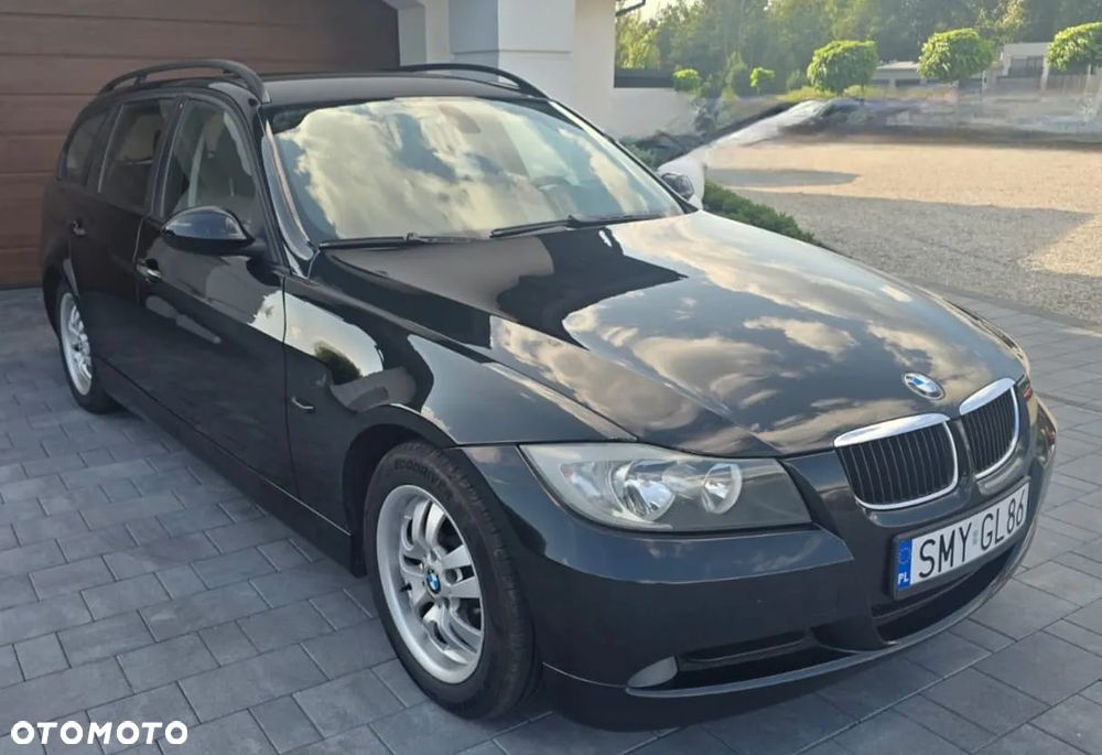 BMW Seria 3 318i Touring - 1