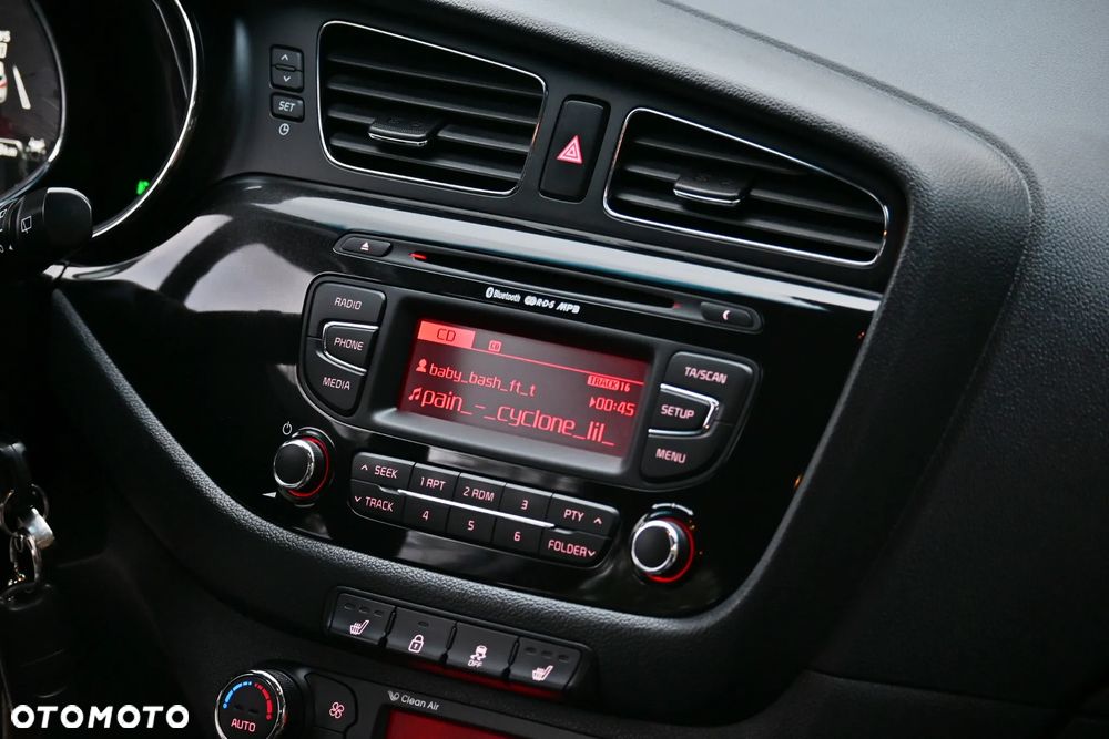 Kia Ceed 1.6 GDI DCT Spirit - 23