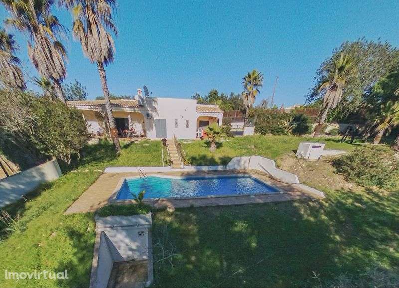 Vivenda V3 com piscina e terreno com 21.500 m2 - Grande imagem: 2/3