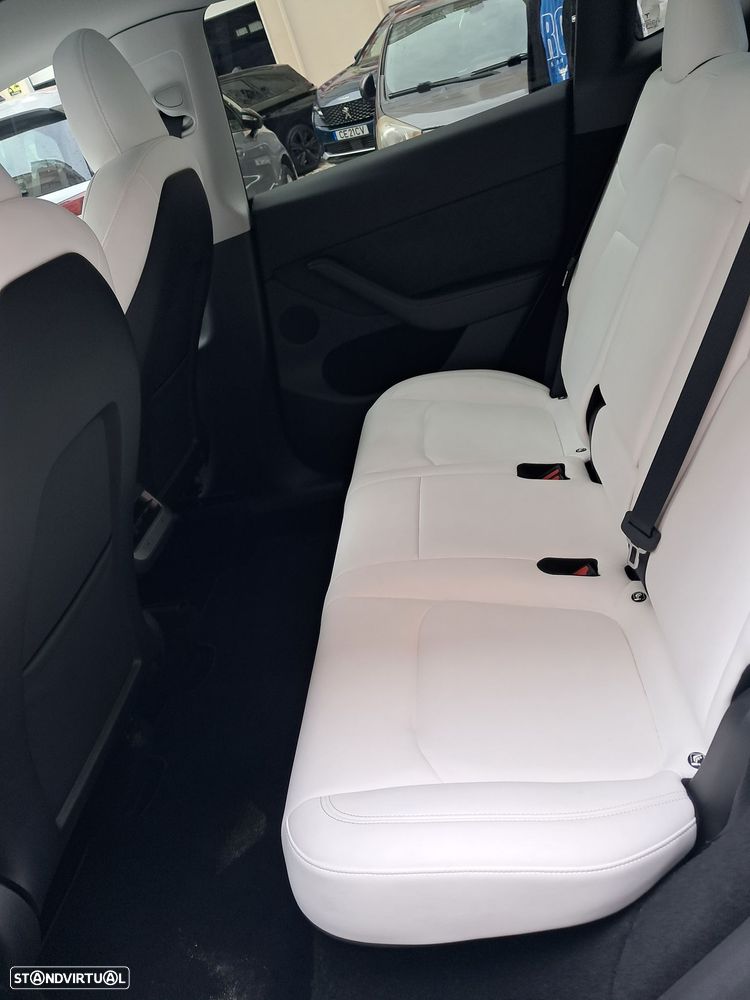 Tesla Model Y Long Range Dual Motor AWD - 3