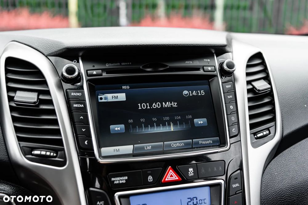 Hyundai i30 blue Kombi 1.6 GDi YES Silver - 33