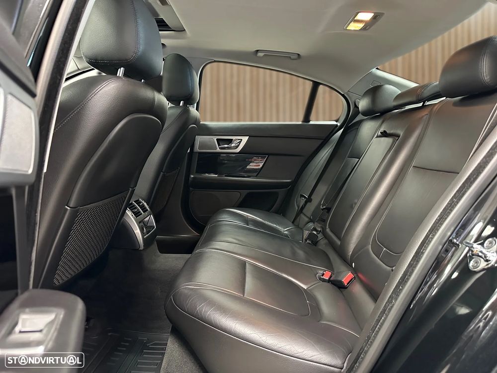 Jaguar XF 2.2 D Premium Luxury - 12