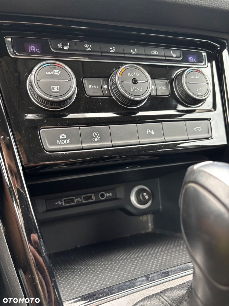 Volkswagen Touran 2.0 TDI SCR DSG Highline - 19