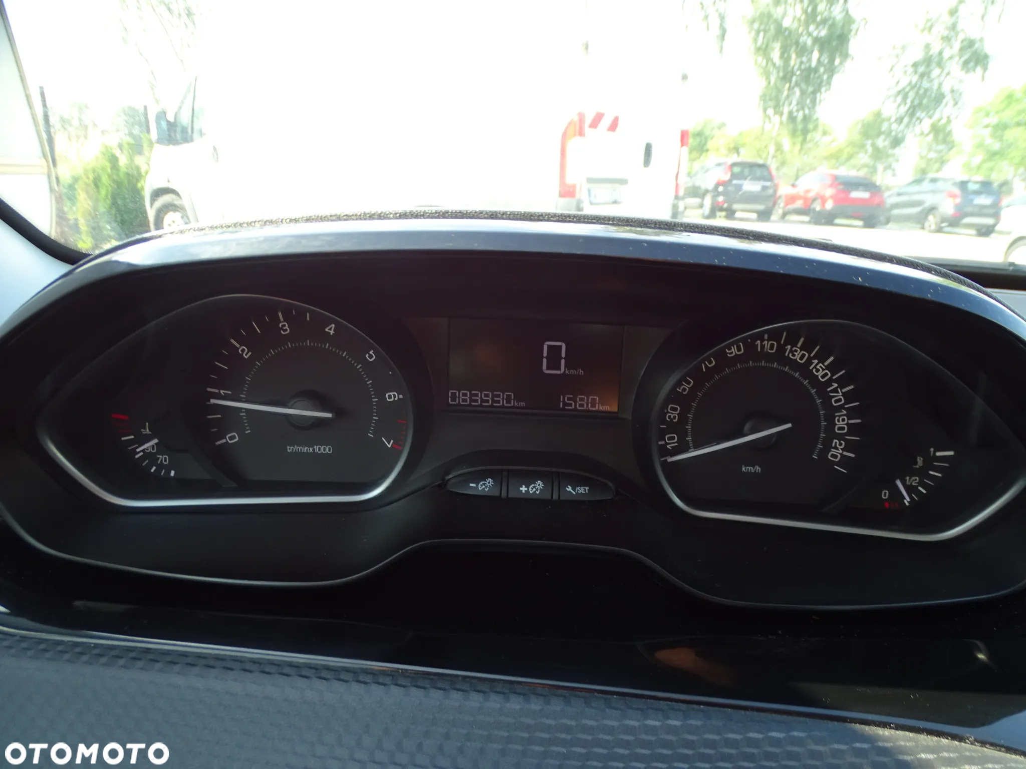 Peugeot 2008 1.2 Pure Tech Allure S&S - 9