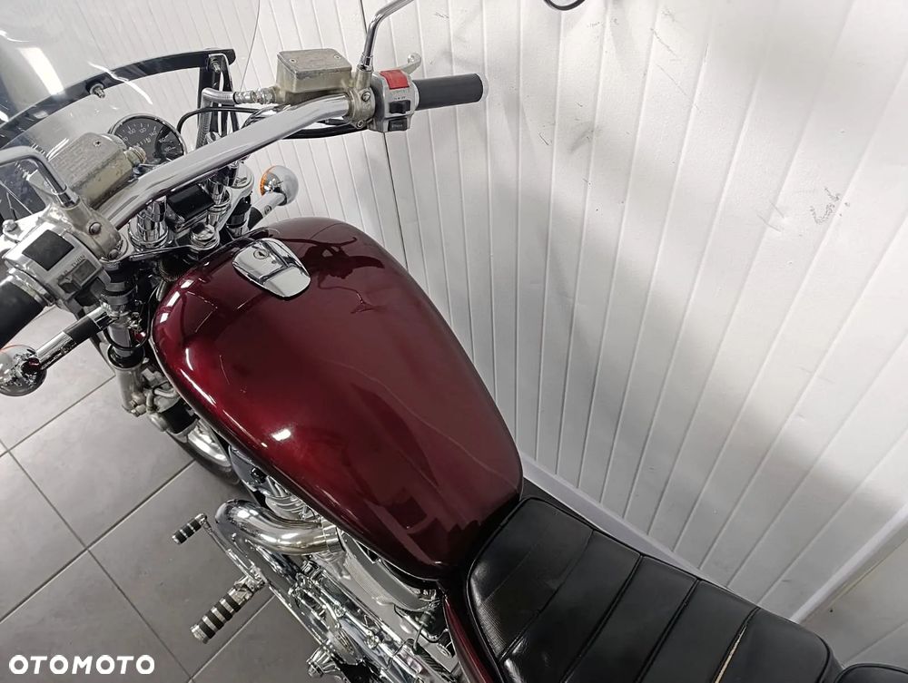 Suzuki Intruder - 11