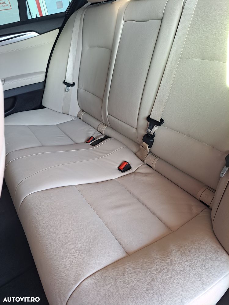 BMW Seria 5 525d xDrive Sport-Aut. - 12