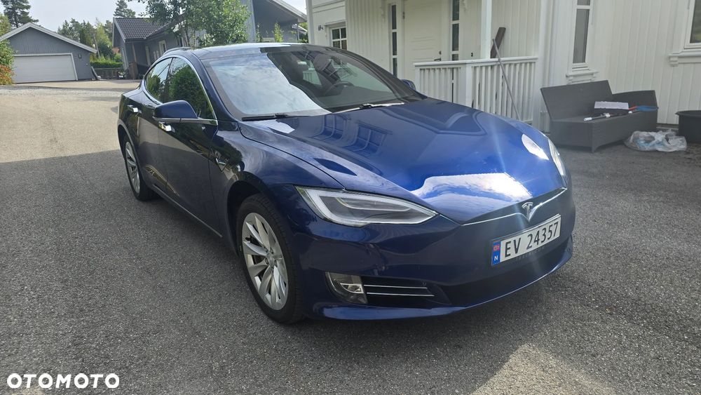 Tesla Model S - 4