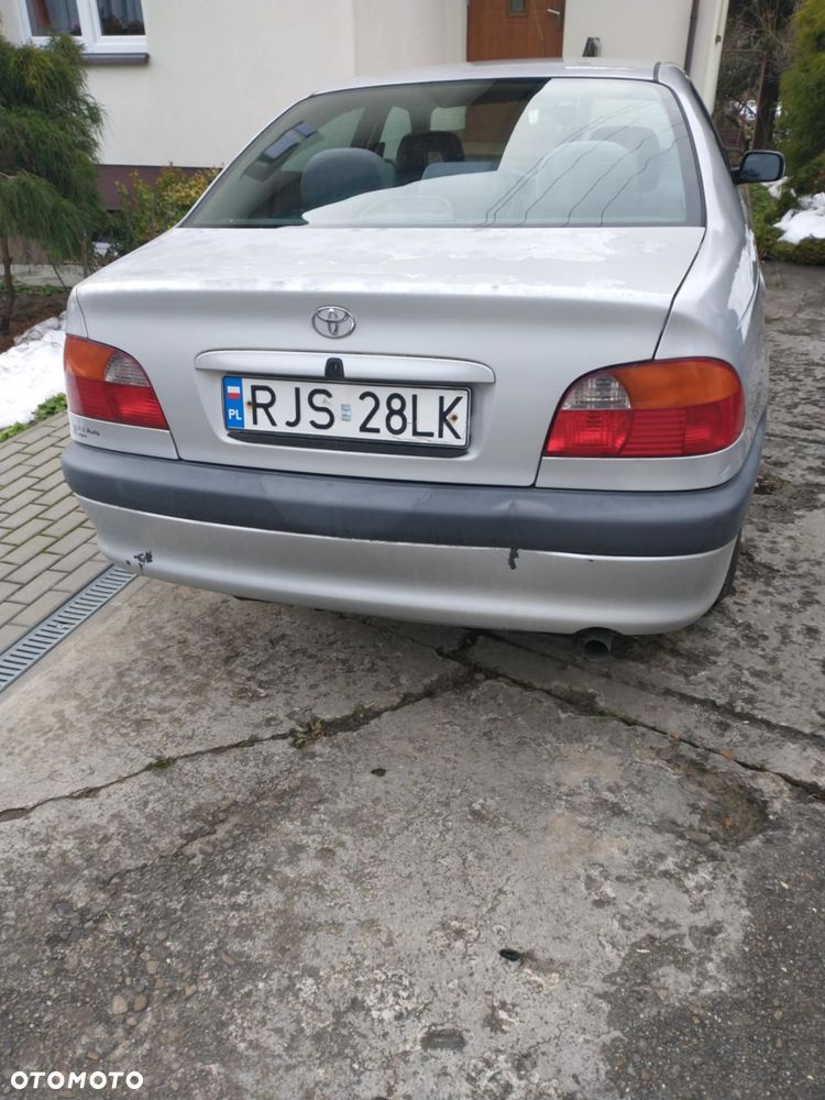 Toyota Avensis 2.0 Sol - 6