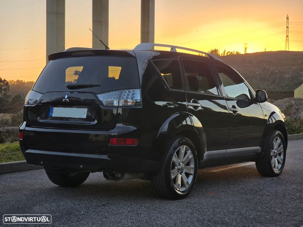 Mitsubishi Outlander 2.0 DI-D Intense 4WD - 2