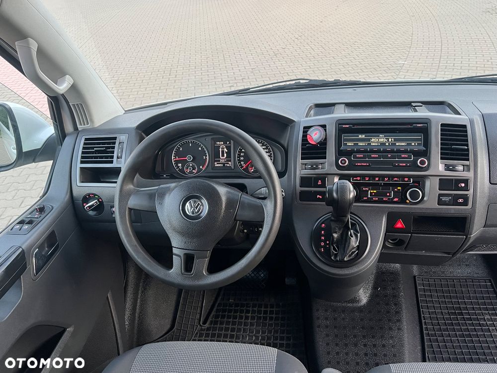 Volkswagen Caravelle - 6