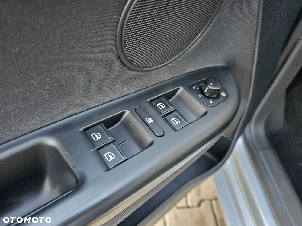Volkswagen Golf Plus 1.6 TDI DPF BlueMotion Technology Team - 15