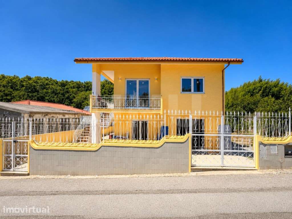 Moradia T3 Isolada com Terreno e Garagem em Santa Maria de Lamas, S... - Grande imagem: 2/18