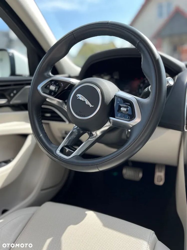 Jaguar XE 2.0 P250 R-Dynamic SE - 5