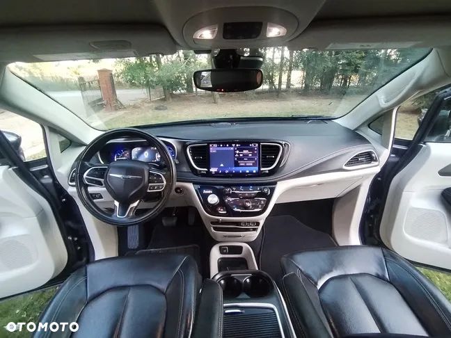 Chrysler Pacifica - 23