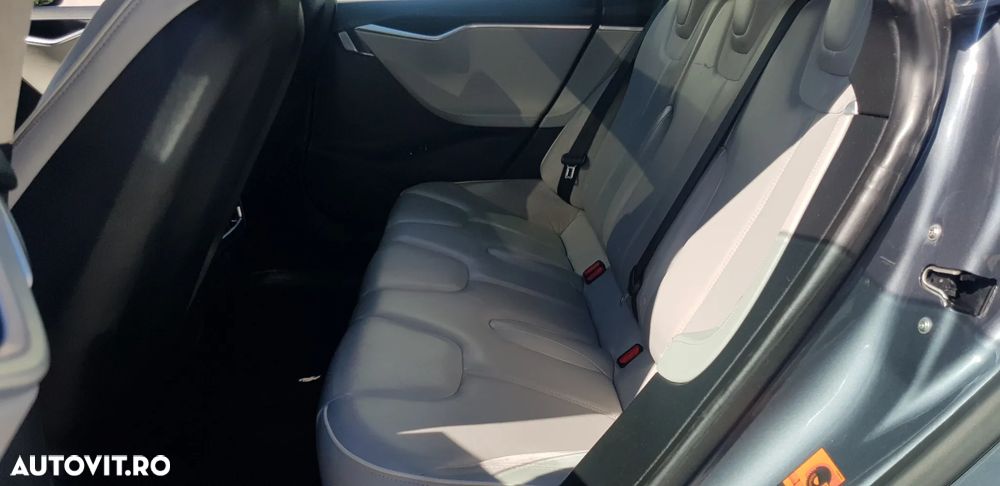 Tesla Model S Performance - 12
