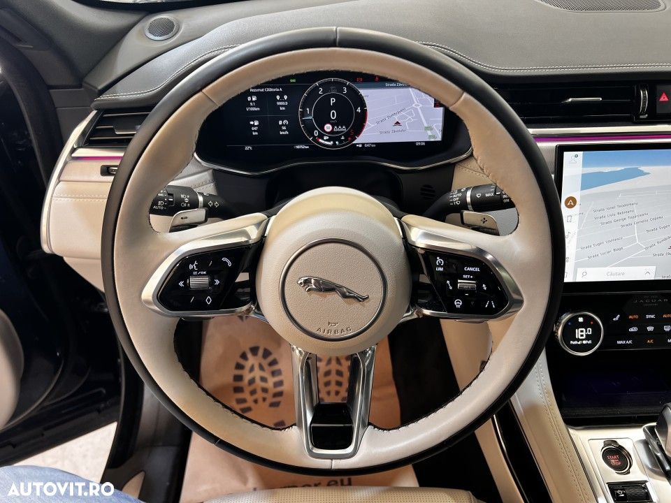 Jaguar F-Pace - 12