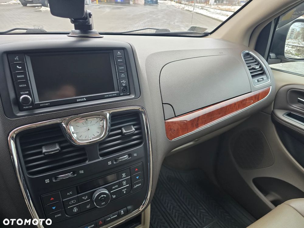 Chrysler Town & Country 3.6 Touring - 32