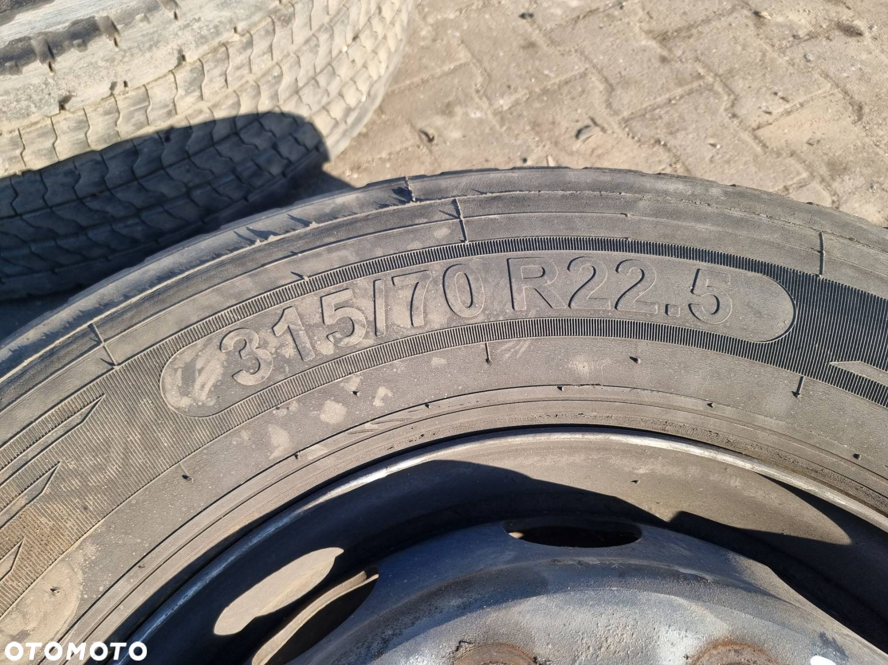 OPONA 22.5 RENAULT PREMIUM 320 315/70 R22,5 UNITREAD - 2