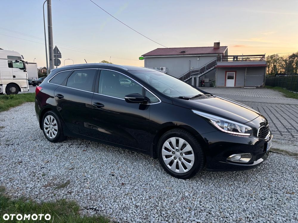 Kia Ceed 1.6 CRDi 128 Dream Team Edition - 19