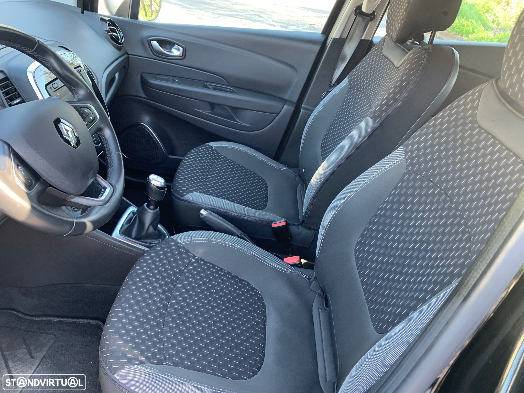 Renault Captur 1.0 TCe Exclusive - 3