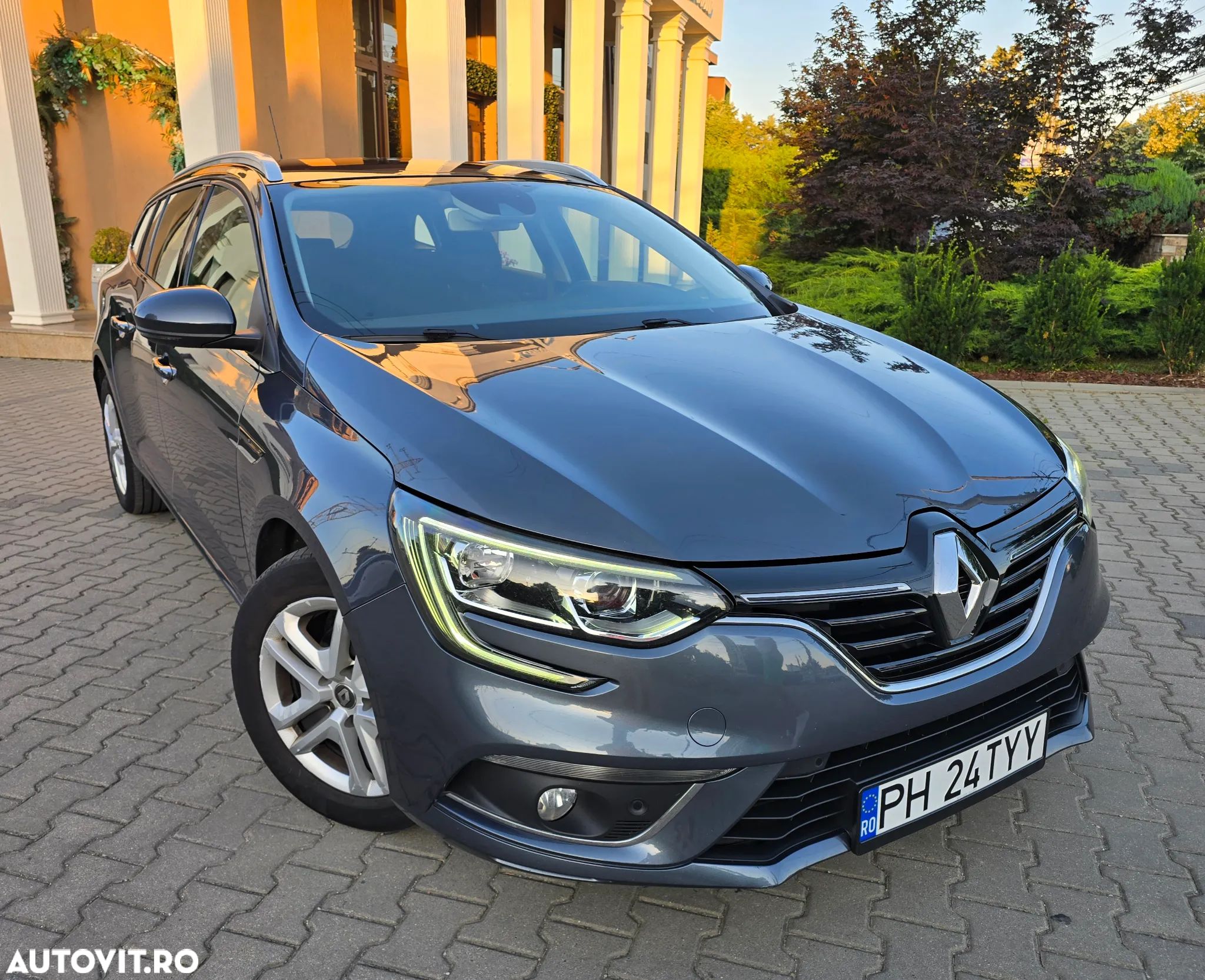 Renault Megane BLUE dCi EDC Intens - 1