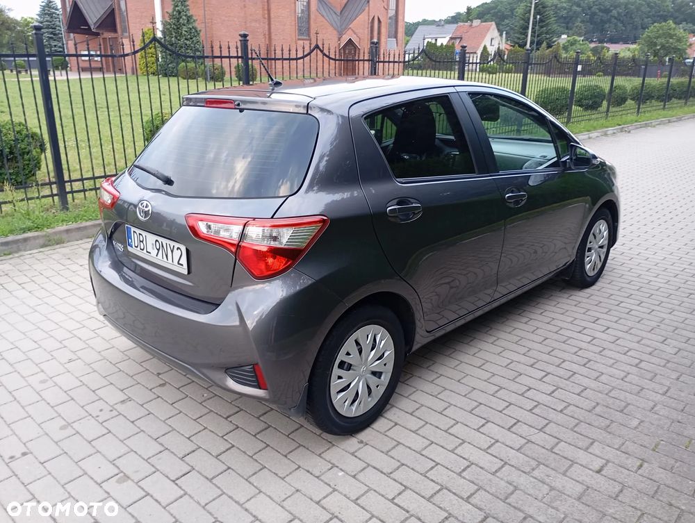 Toyota Yaris 1.0 Premium - 4